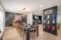 Spa&Hot Tub|BBQ |Firepit| Gameroom|Western Boots.